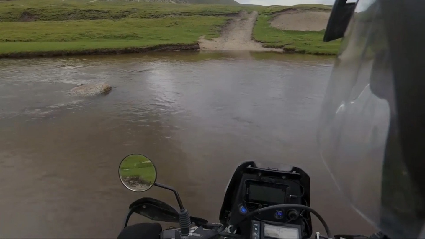 Two minutes of Mongolia!

#mongolia 
#watercrossing 
#camels 
#adventuremotorcycle 
#advriderofficial 
#allaboutadventures 
#wandertheworld 
#drz400 
#suzuki 
#steppe